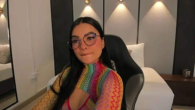 Snapshot of emily_tolson chatting on June 2026 08:35:02 PM emily tolson online show from June 2026 08:35:02 PM
