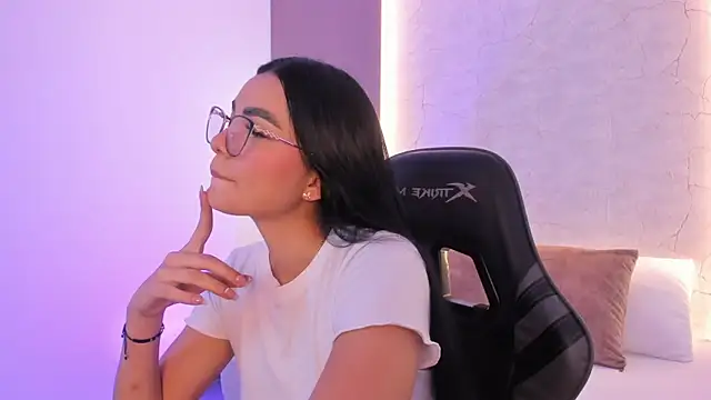 emily tolson online show from March 2026 07:32:02 PM