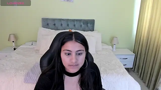 Camille Olsen  online show from October 2025 11:42:02 AM