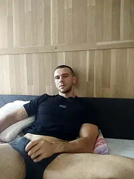 Snapshot of BrokenToPieces chatting on September 2025 11:54:01 AM BrokenToPieces online show from September 2025 11:54:01 AM