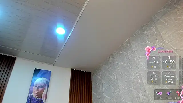 Snapshot of Sophi_Thaylorr chatting on March 2026 01:11:01 PM Sophi Thaylorr online show from March 2026 01:11:01 PM