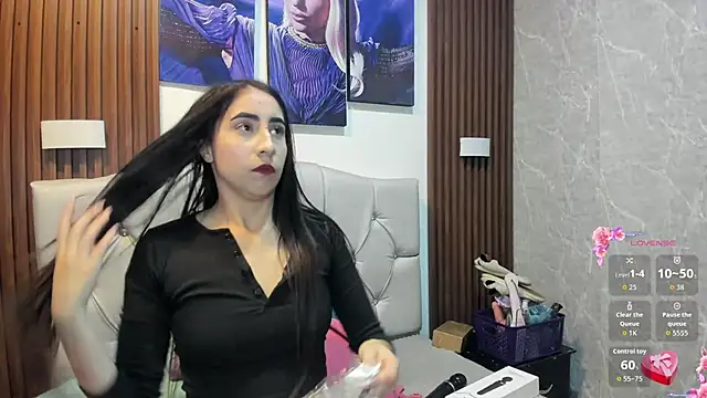Sophi Thaylorr online show from October 2025 02:03:02 PM