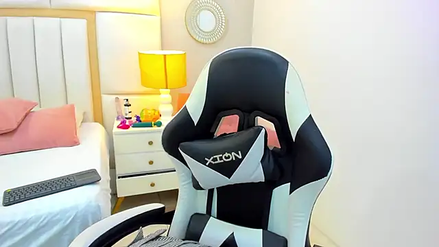 EimmyJones online show from November 2025 03:21:02 AM