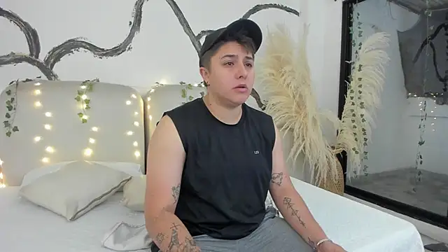 Snapshot of IanGilbert chatting on December 2025 07:24:02 AM IanGilbert online show from December 2025 07:24:02 AM