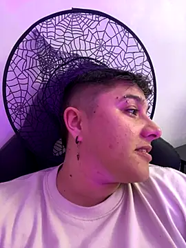 Snapshot of IanGilbert chatting on October 2025 07:58:01 PM IanGilbert online show from October 2025 07:58:01 PM