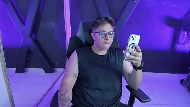 Snapshot of IanGilbert chatting on January 2026 08:48:01 PM IanGilbert online show from January 2026 08:48:01 PM