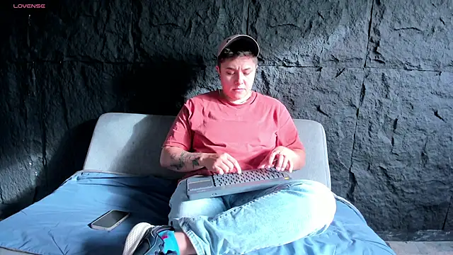 Snapshot of IanGilbert chatting on November 2025 09:08:01 PM IanGilbert online show from November 2025 09:08:01 PM