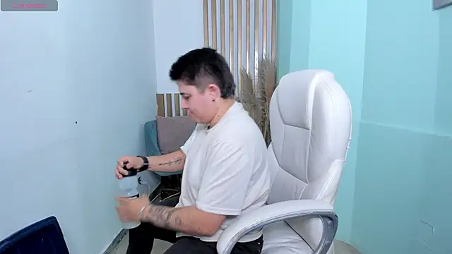 Snapshot of IanGilbert chatting on February 2026 08:29:02 PM IanGilbert online show from February 2026 08:29:02 PM