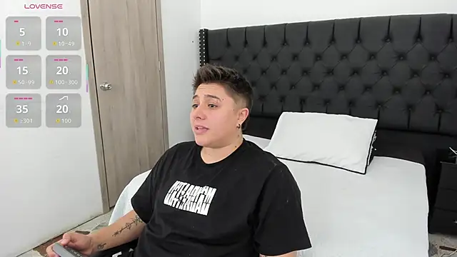 Snapshot of IanGilbert chatting on November 2025 07:58:01 PM IanGilbert online show from November 2025 07:58:01 PM