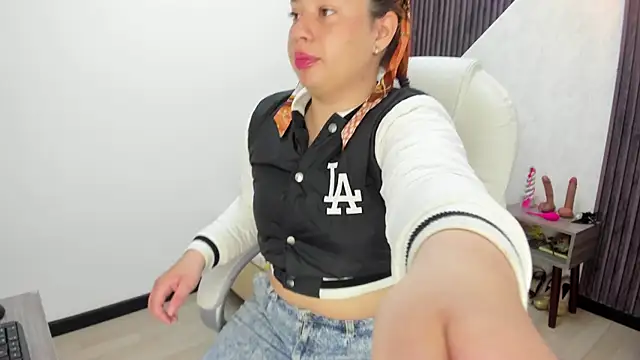 roxana santini online show from October 2025 02:39:01 PM