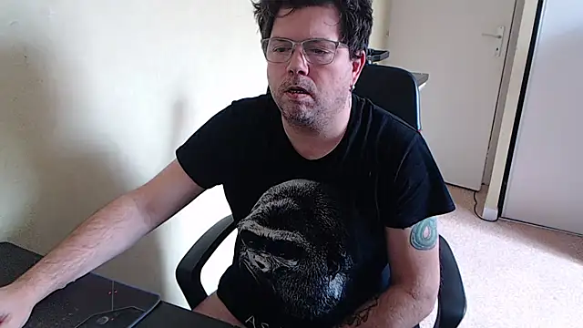 blueandwhite1 online show from January 2026 02:45:01 PM