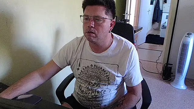 blueandwhite1 online show from September 2025 02:20:01 PM