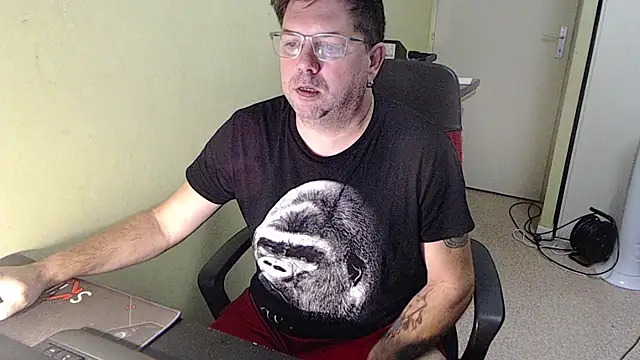 blueandwhite1 online show from November 2025 08:52:02 AM