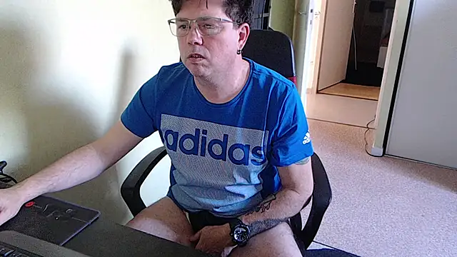 blueandwhite1 online show from February 2026 03:35:02 PM