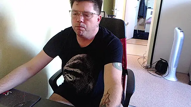 blueandwhite1 online show from October 2025 03:20:02 PM