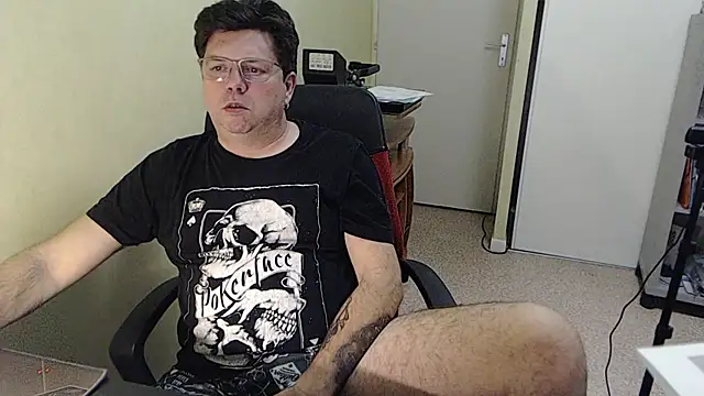 blueandwhite1 online show from December 2025 04:57:01 PM