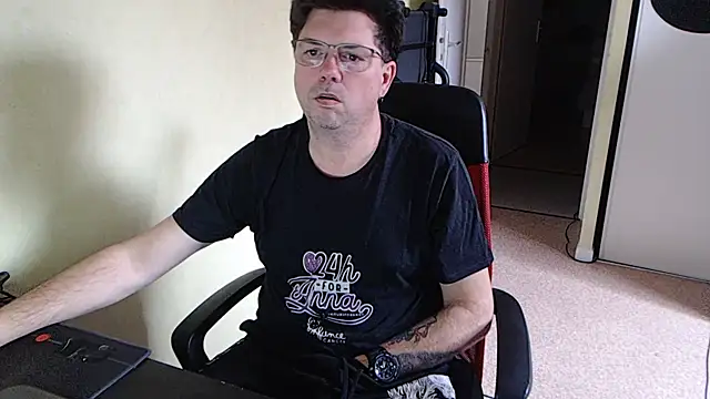 blueandwhite1 online show from April 2026 02:36:02 PM