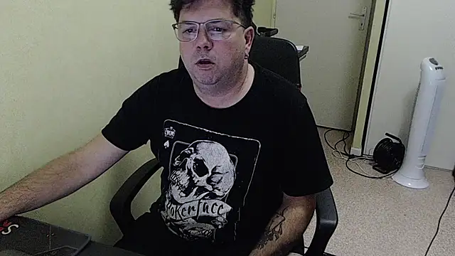 blueandwhite1 online show from November 2025 04:12:01 PM