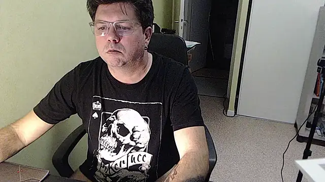 blueandwhite1 online show from December 2025 04:00:01 PM