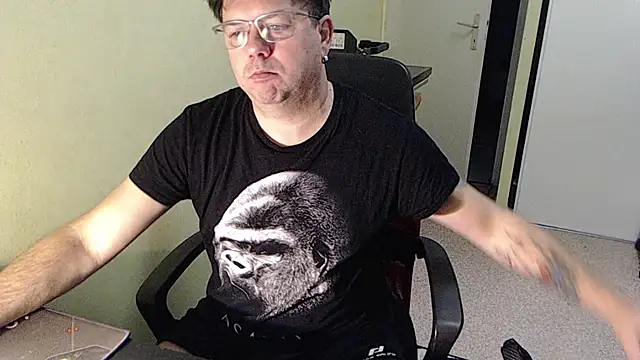 blueandwhite1 online show from November 2025 07:52:03 AM