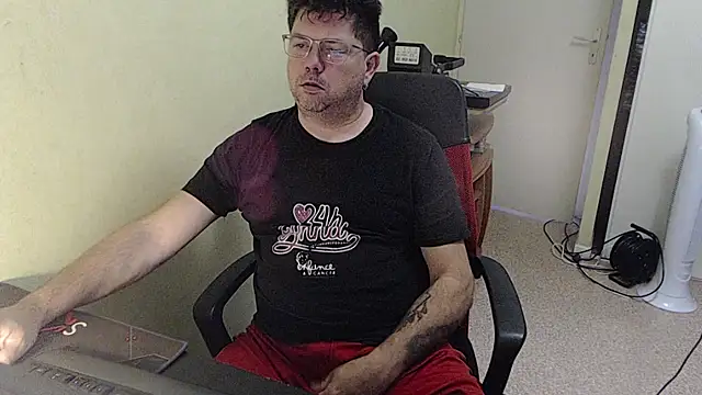 blueandwhite1 online show from October 2025 07:29:02 AM