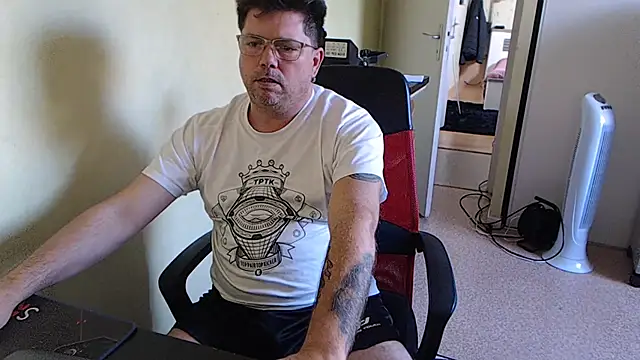 blueandwhite1 online show from October 2025 09:22:02 AM