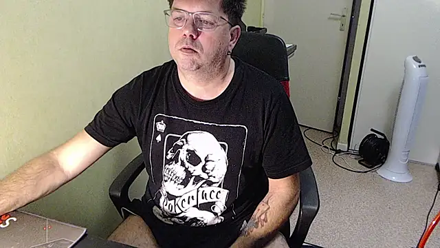 blueandwhite1 online show from November 2025 09:02:02 AM