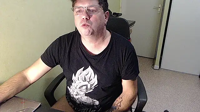 blueandwhite1 online show from November 2025 03:45:02 PM