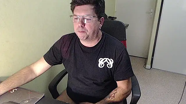 blueandwhite1 online show from December 2025 03:32:02 PM