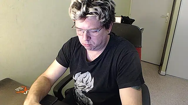 blueandwhite1 online show from January 2025 04:43:02 PM