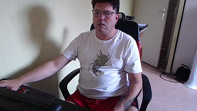 blueandwhite1 online show from November 2025 03:38:01 PM