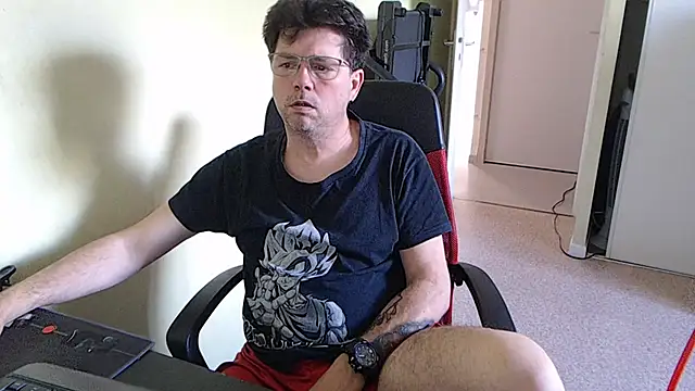 blueandwhite1 online show from April 2026 02:23:02 PM