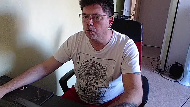 blueandwhite1 online show from October 2025 03:31:02 PM