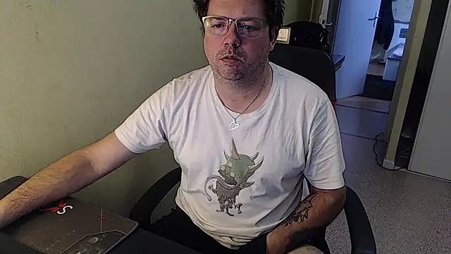 blueandwhite1 online show from January 2025 08:52:01 AM