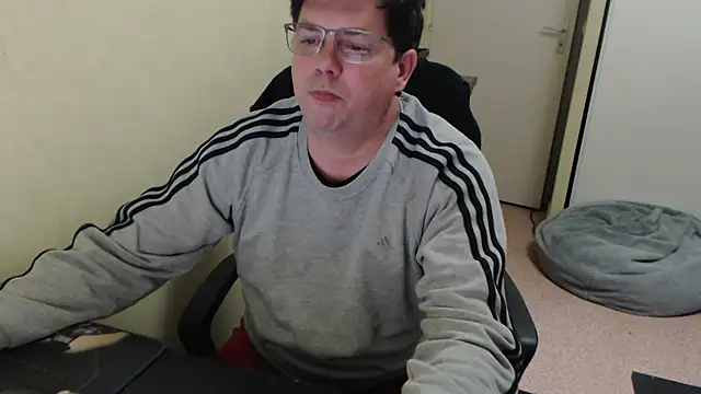 blueandwhite1 online show from March 2025 08:44:02 PM