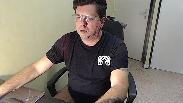 blueandwhite1 online show from December 2025 03:44:01 PM