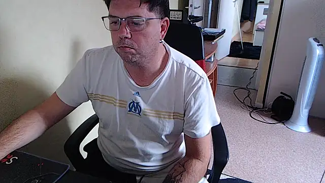 blueandwhite1 online show from November 2025 04:00:01 PM