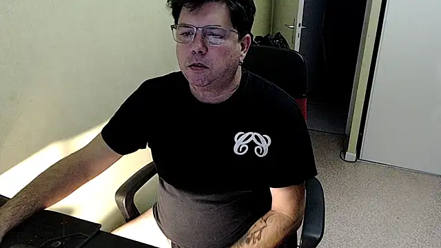 blueandwhite1 online show from December 2025 08:36:01 AM