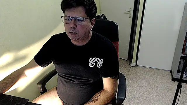 blueandwhite1 online show from December 2025 03:58:02 PM