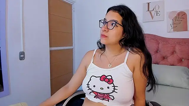 GiaCutee online show from October 2025 03:16:01 AM