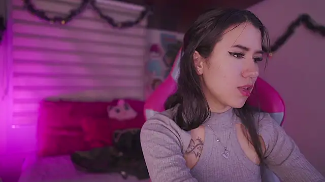  chloe moons  online show from December 2025 10:48:01 PM