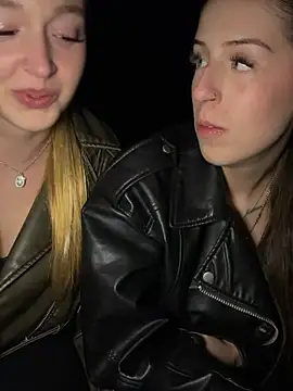 lisapeperoni online show from March 2026 06:58:02 PM