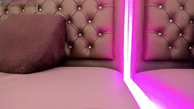 Zoe-Johnson  online show from September 2025 09:32:02 PM