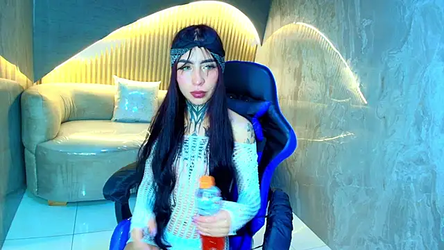 Snapshot of roux_r chatting on November 2025 08:09:02 PM roux r online show from November 2025 08:09:02 PM