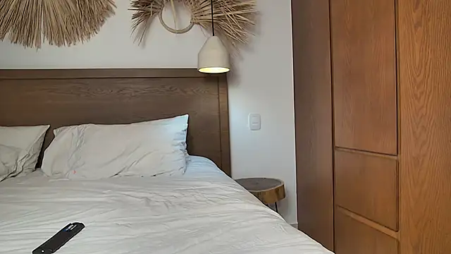 LunarAngel  online show from October 2025 04:00:01 AM