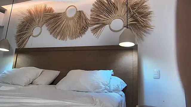 LunarAngel  online show from January 2026 02:48:01 AM