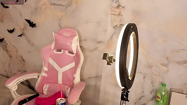 Crystal-Nuts online show from November 2025 01:23:01 AM