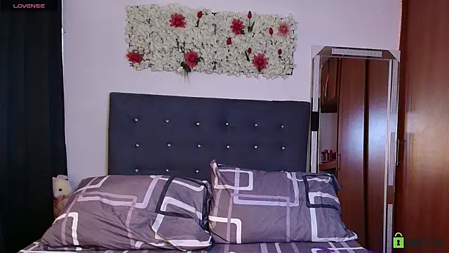 Snapshot of madisonwalkeeer chatting on November 2025 07:18:02 PM madisonwalkeeer online show from November 2025 07:18:02 PM