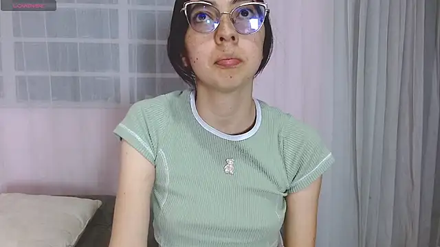 AnnieSparkle online show from April 2026 12:07:01 AM