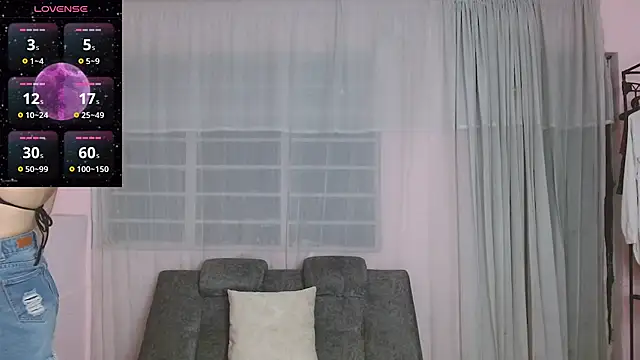 Snapshot of AnnieSparkle chatting on July 2026 01:12:02 AM AnnieSparkle online show from July 2026 01:12:02 AM